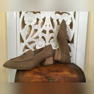 Vince Camuto Tan Suede Leather  Loafers Toe Size 7